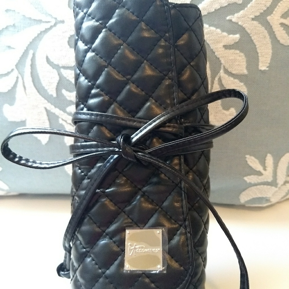 It Cosmetics Makeup Bag